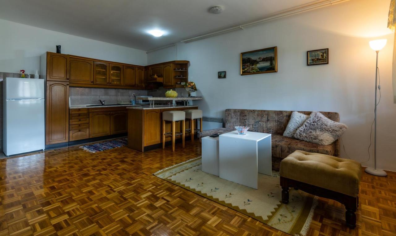 Appartement Avlija Garden Gem à SJJ Extérieur photo